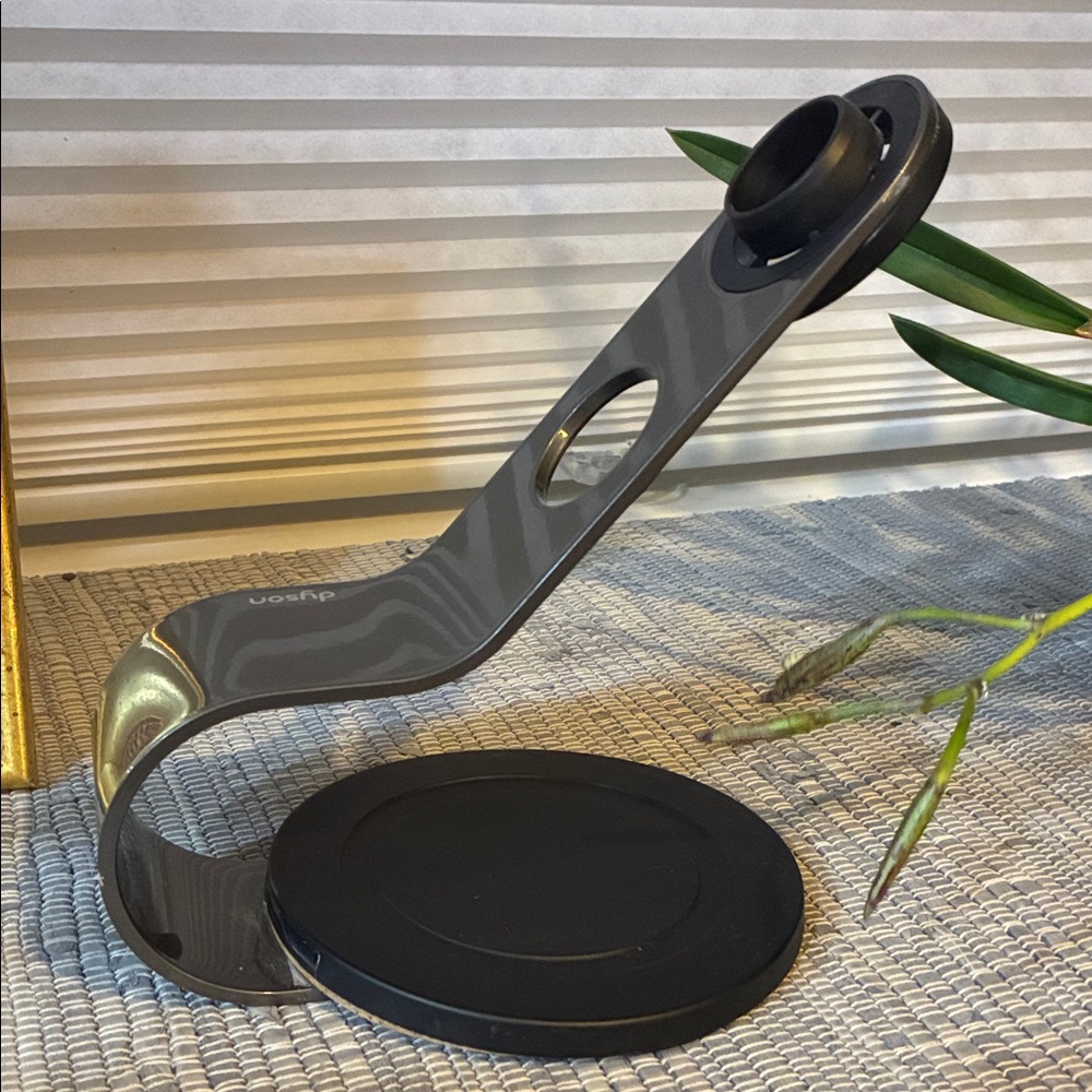 Dyson Metallic Silver and Black Holder - Picture 4 of 5